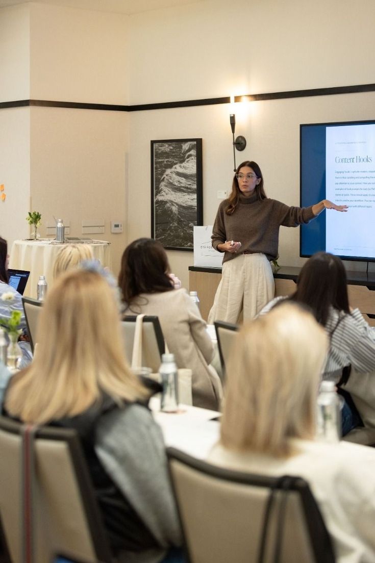 Abstrakte Darstellung von Gehirnströmen oder neuronaler Aktivität
